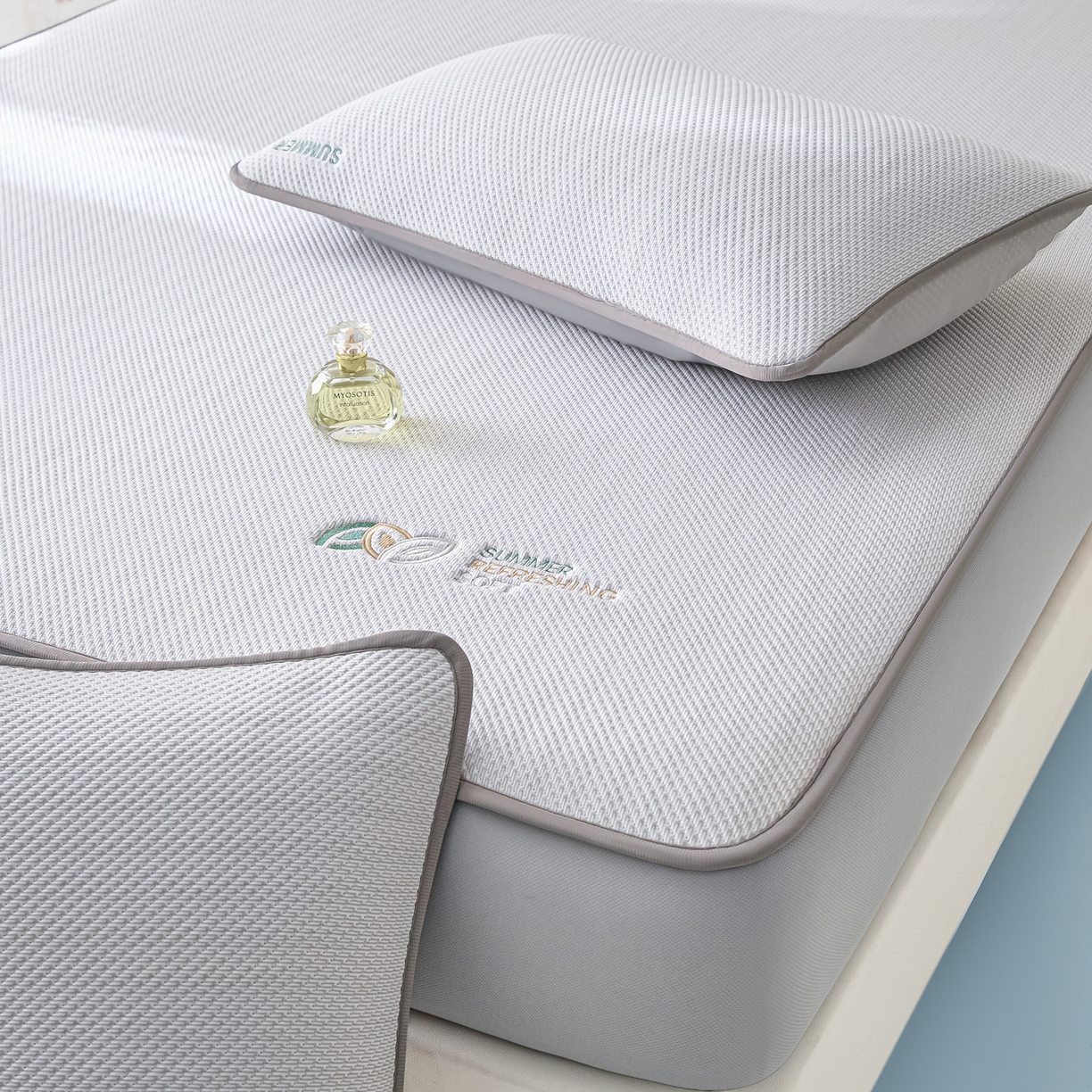 91家纺网 家纺一手货源 找家纺 欧邦 2026新款PE中分子刺绣款冰豆豆床笠夏被套件-序叶系列 序叶-灰