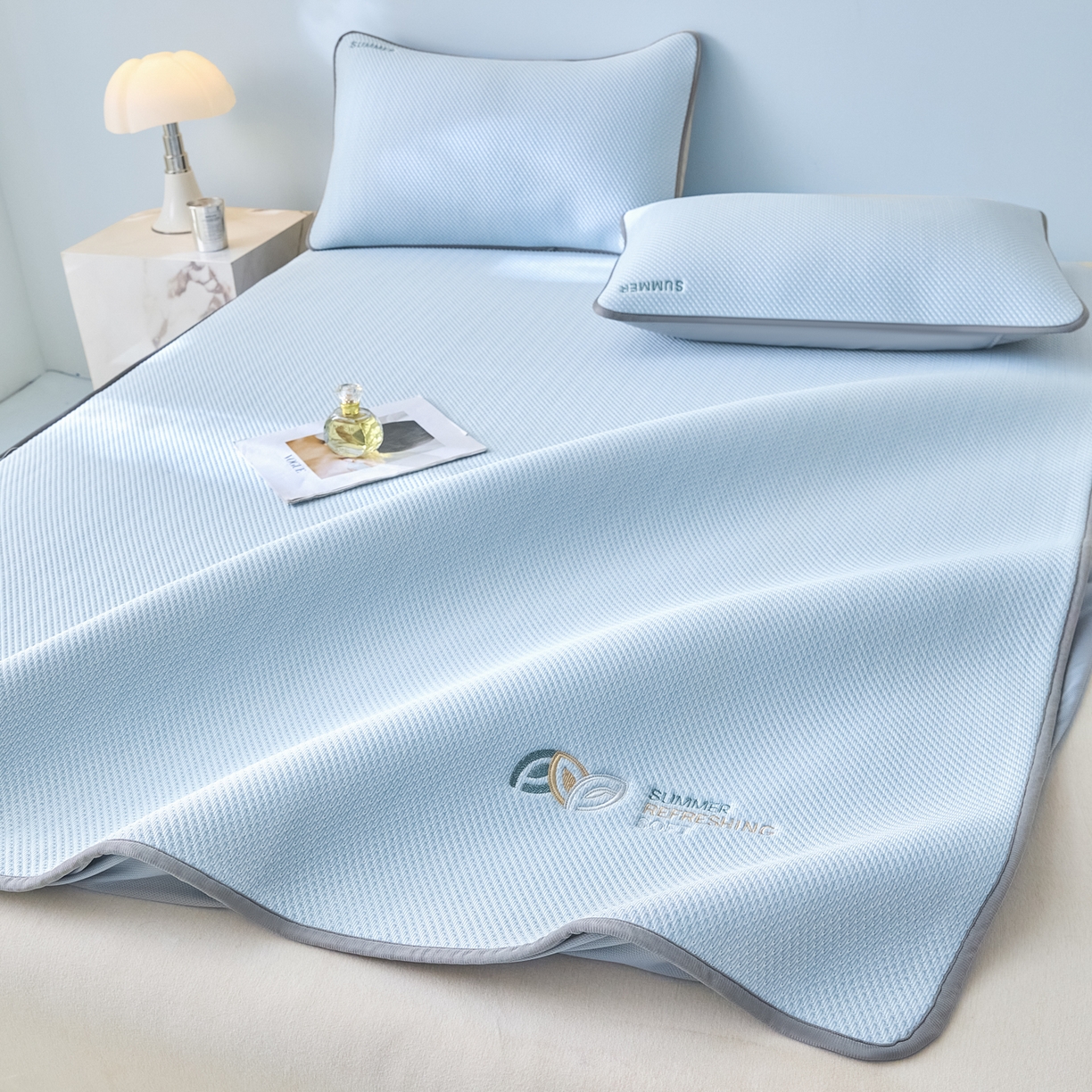 91家纺网 家纺一手货源 找家纺 欧邦 2026新款PE中分子刺绣款冰豆豆床笠夏被套件-序叶系列 序叶-蓝