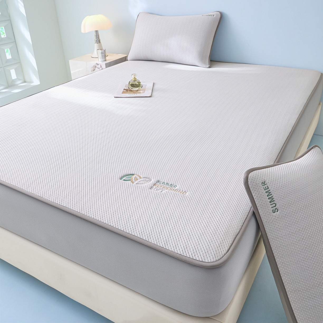 91家纺网 家纺一手货源 找家纺 欧邦 2026新款PE中分子刺绣款冰豆豆床笠夏被套件-序叶系列 序叶-灰