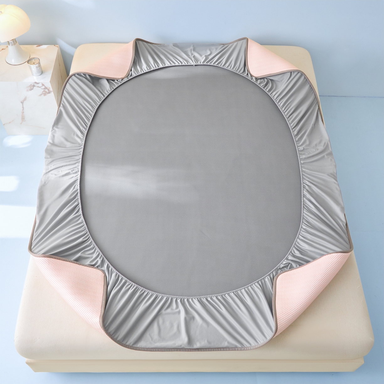 91家纺网 家纺一手货源 找家纺 欧邦 2026新款PE中分子刺绣款冰豆豆床笠夏被套件-序叶系列 序叶-粉