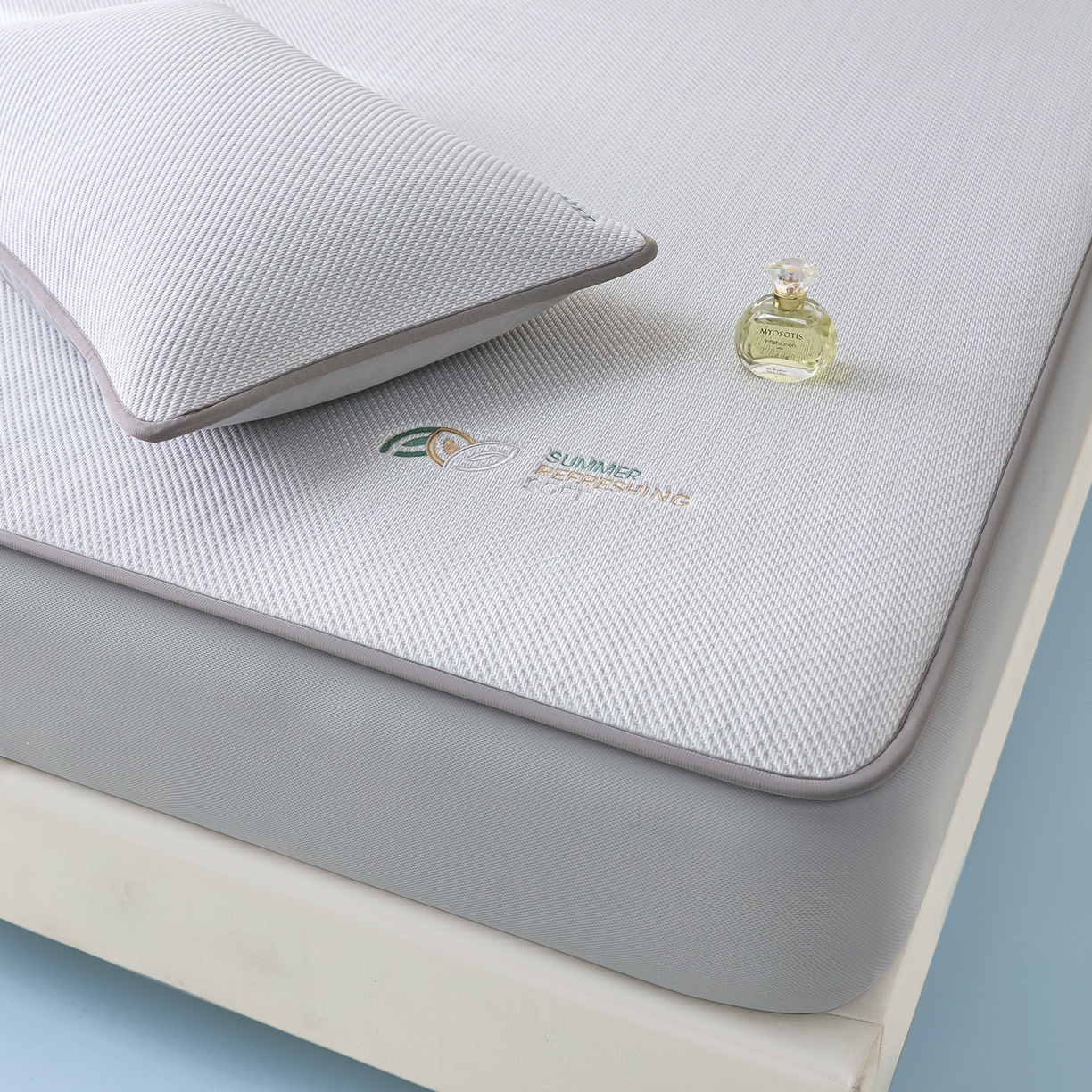 91家纺网 家纺一手货源 找家纺 欧邦 2026新款PE中分子刺绣款冰豆豆床笠夏被套件-序叶系列 序叶-灰