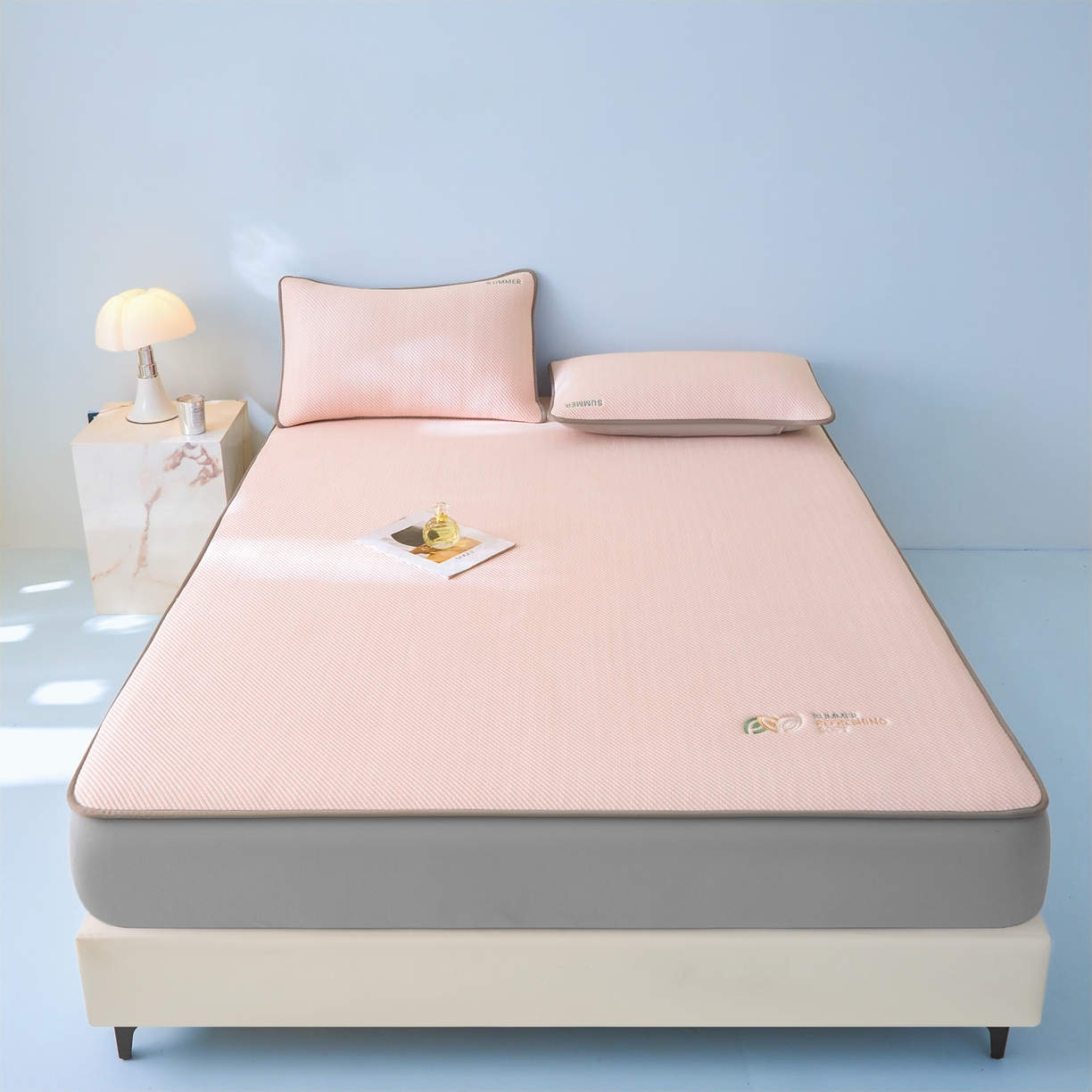 91家纺网 家纺一手货源 找家纺 欧邦 2026新款PE中分子刺绣款冰豆豆床笠夏被套件-序叶系列 序叶-粉