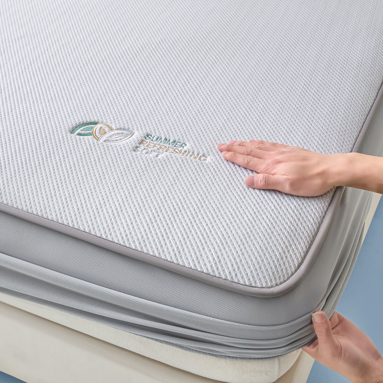 91家纺网 家纺一手货源 找家纺 欧邦 2026新款PE中分子刺绣款冰豆豆床笠夏被套件-序叶系列 序叶-灰