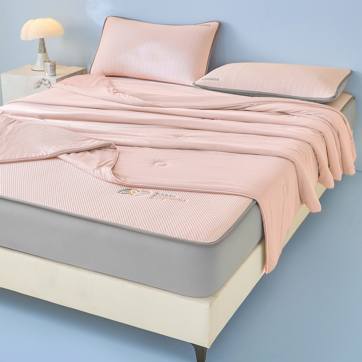 91家纺网 家纺一手货源 找家纺 欧邦 2026新款PE中分子刺绣款冰豆豆床笠夏被套件-序叶系列 序叶-粉