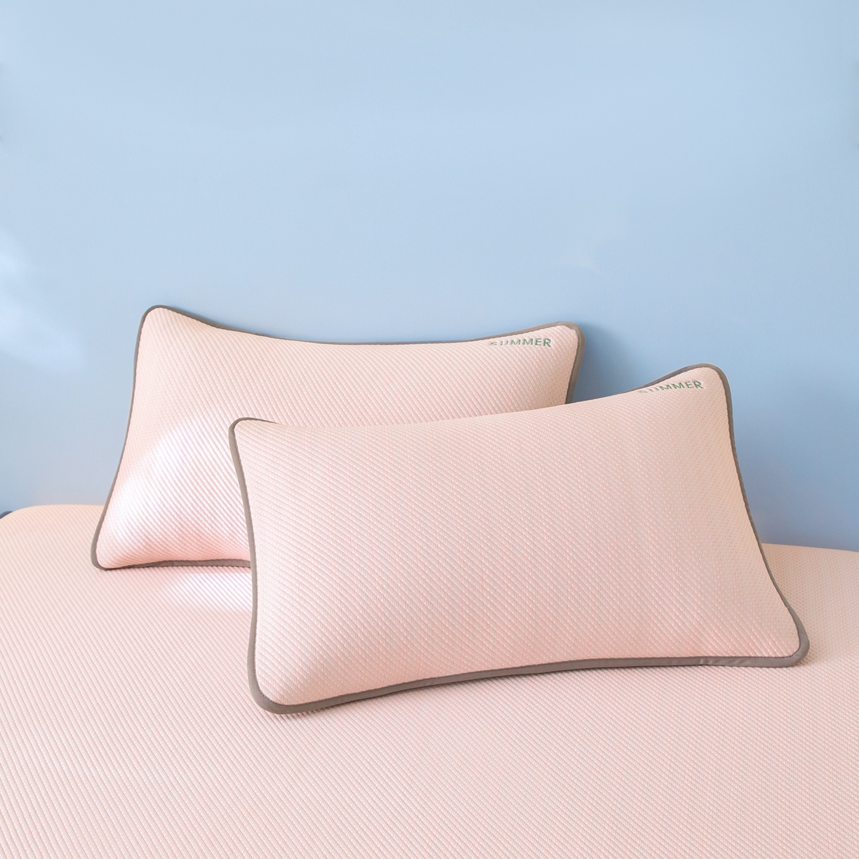 91家纺网 家纺一手货源 找家纺 欧邦 2026新款PE中分子刺绣款冰豆豆床笠夏被套件-序叶系列 序叶-粉