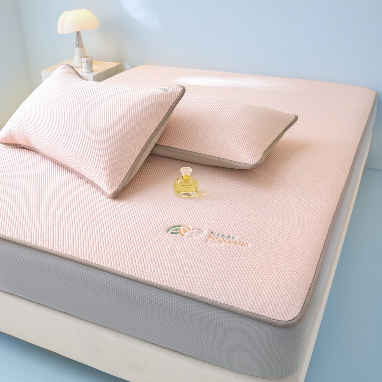 91家纺网 家纺一手货源 找家纺 欧邦 2026新款PE中分子刺绣款冰豆豆床笠夏被套件-序叶系列 序叶-粉