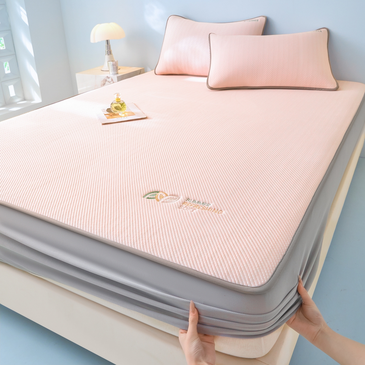 91家纺网 家纺一手货源 找家纺 欧邦 2026新款PE中分子刺绣款冰豆豆床笠夏被套件-序叶系列 序叶-粉