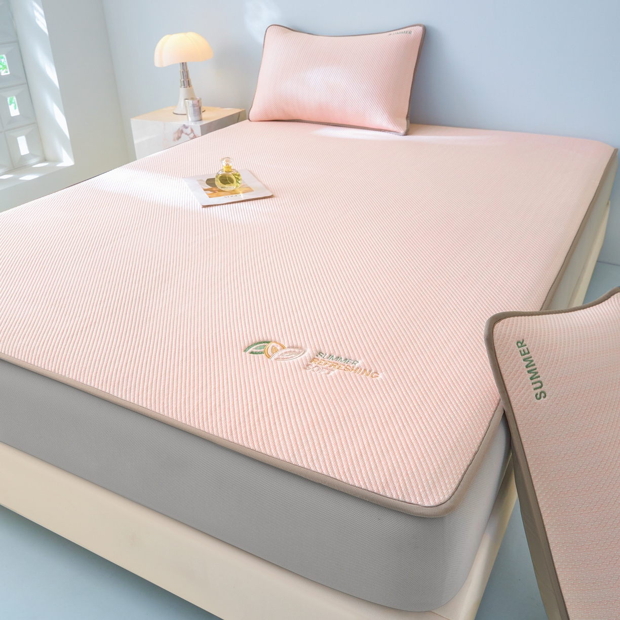 91家纺网 家纺一手货源 找家纺 欧邦 2026新款PE中分子刺绣款冰豆豆床笠夏被套件-序叶系列 序叶-粉