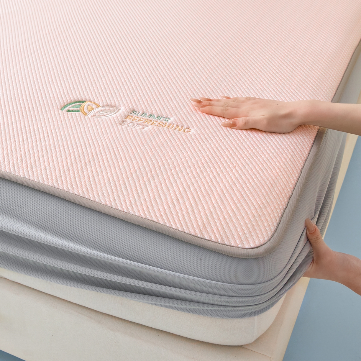 91家纺网 家纺一手货源 找家纺 欧邦 2026新款PE中分子刺绣款冰豆豆床笠夏被套件-序叶系列 序叶-粉