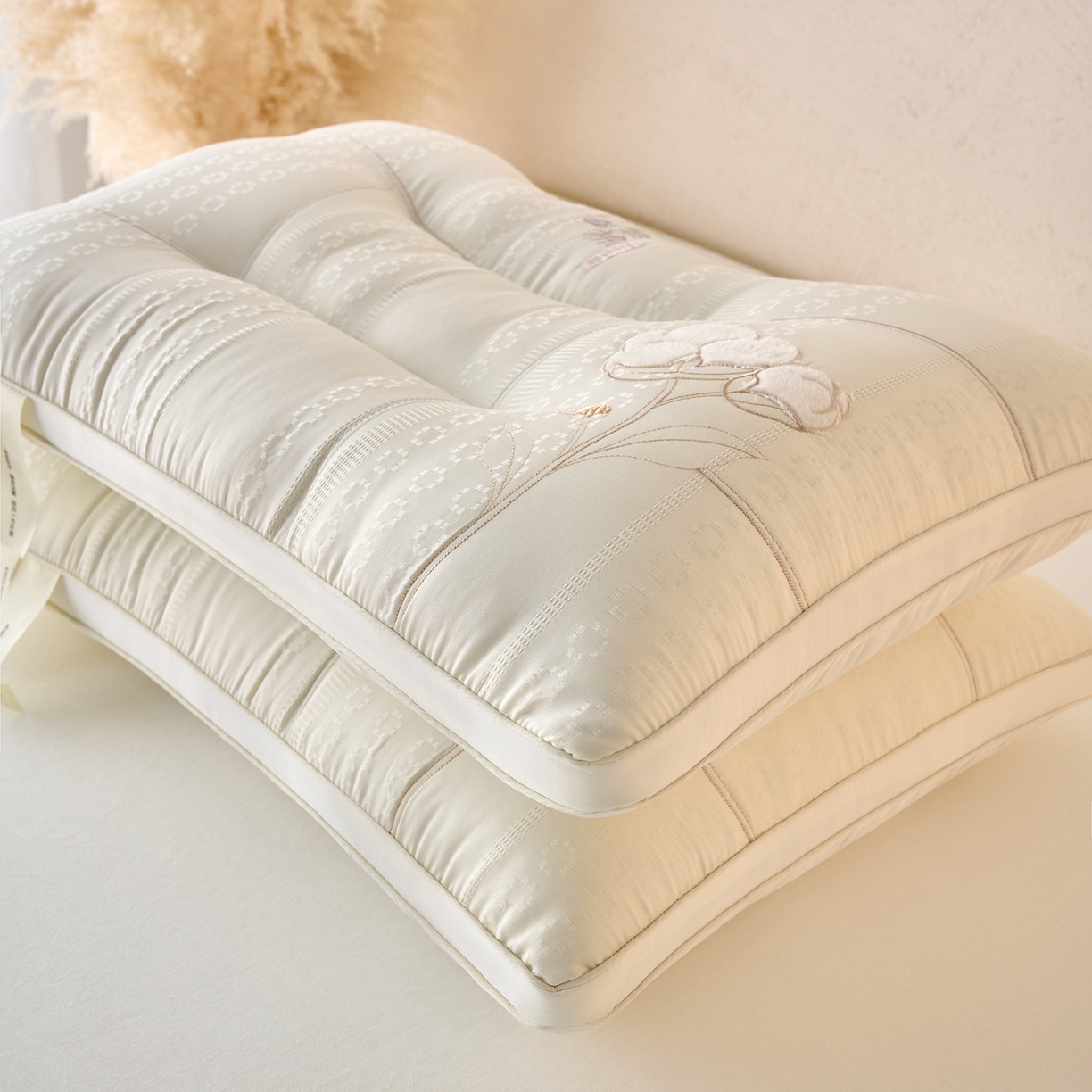 91家纺网 家纺一手货源 找家纺 鼎晟纺 2026新款素棉绣花款定型护颈枕枕头枕芯 素棉低枕单只装