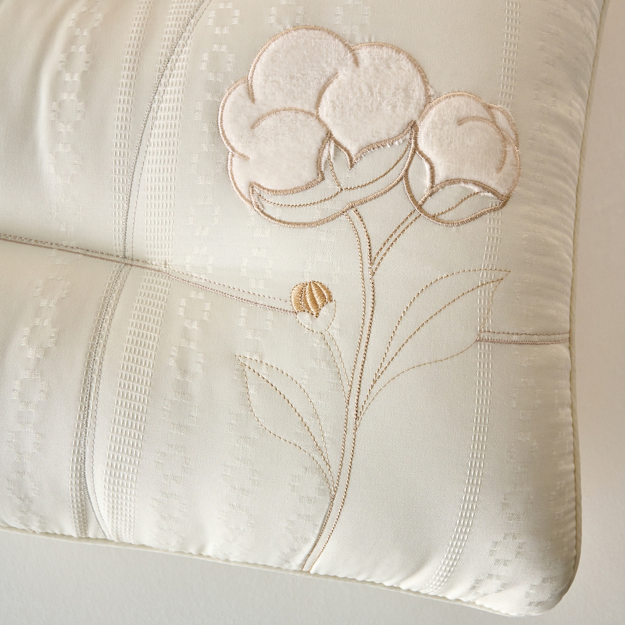 91家纺网 家纺一手货源 找家纺 鼎晟纺 2026新款素棉绣花款定型护颈枕枕头枕芯 素棉中枕一对装