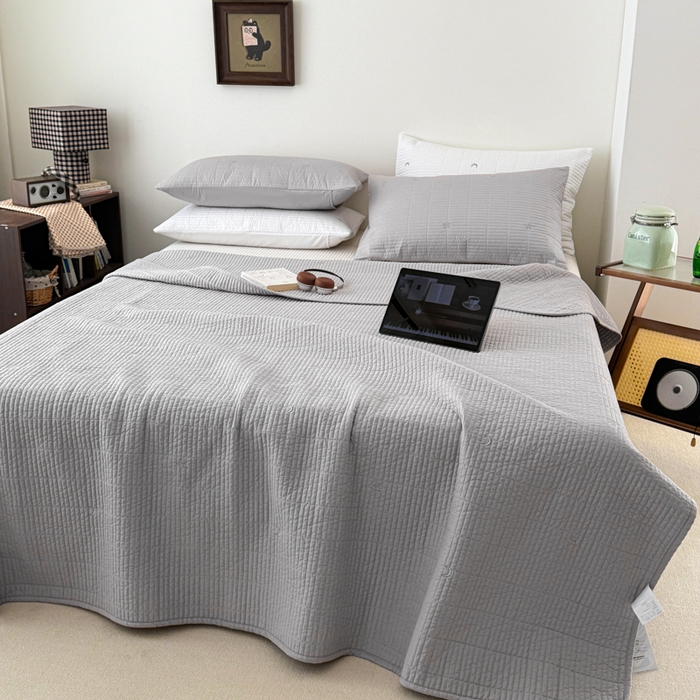 91家纺网 家纺一手货源 找家纺 沐纯家居 2026春夏新款全棉星月刺绣床盖三件套 星月灰