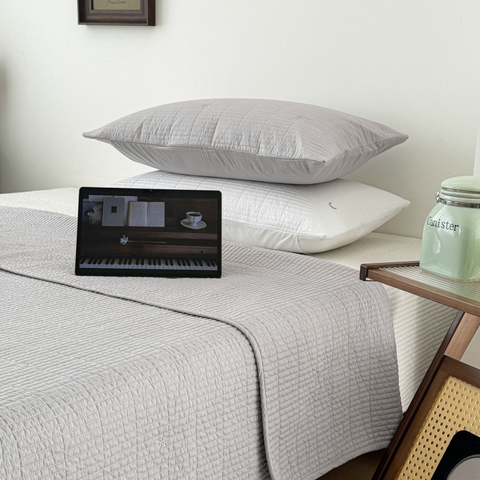 91家纺网 家纺一手货源 找家纺 沐纯家居 2026春夏新款全棉星月刺绣床盖三件套 星月灰