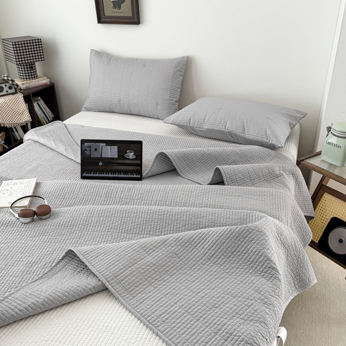 91家纺网 家纺一手货源 找家纺 沐纯家居 2026春夏新款全棉星月刺绣床盖三件套 星月灰