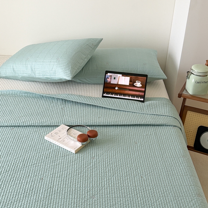 91家纺网 家纺一手货源 找家纺 沐纯家居 2026春夏新款全棉星月刺绣床盖三件套 星月蓝