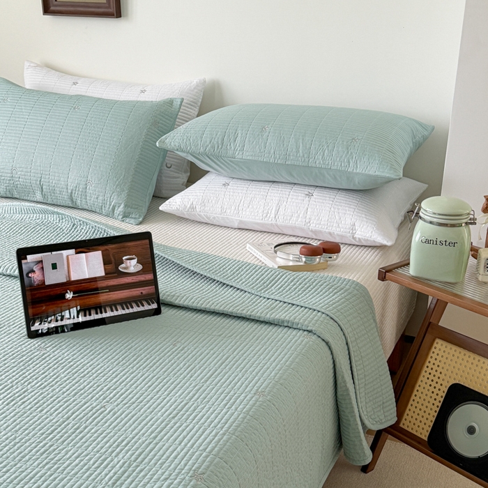 91家纺网 家纺一手货源 找家纺 沐纯家居 2026春夏新款全棉星月刺绣床盖三件套 星月蓝