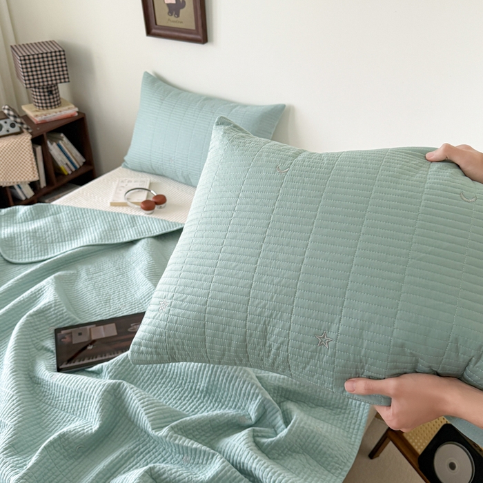 91家纺网 家纺一手货源 找家纺 沐纯家居 2026春夏新款全棉星月刺绣床盖三件套 星月蓝