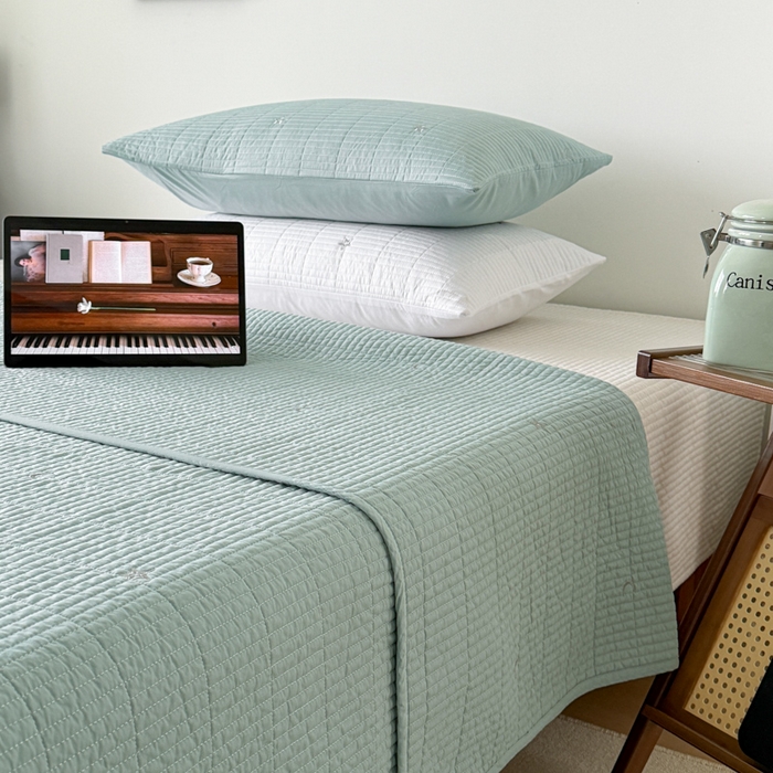 91家纺网 家纺一手货源 找家纺 沐纯家居 2026春夏新款全棉星月刺绣床盖三件套 星月蓝