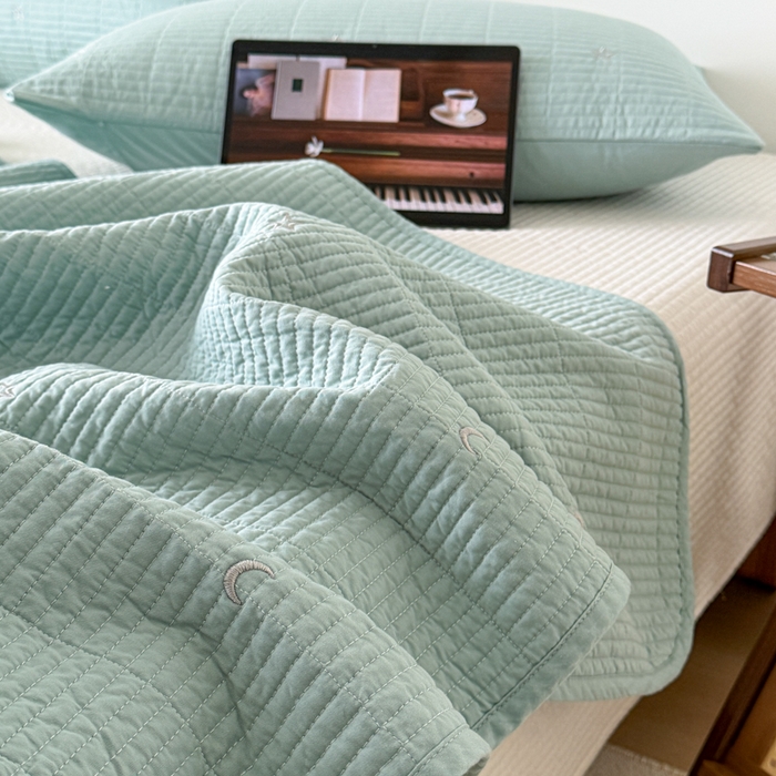 91家纺网 家纺一手货源 找家纺 沐纯家居 2026春夏新款全棉星月刺绣床盖三件套 星月蓝