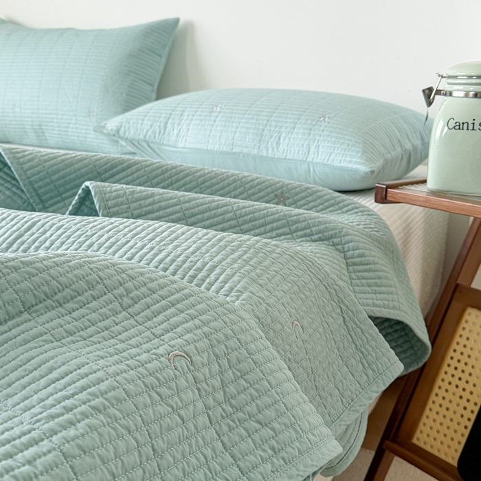 91家纺网 家纺一手货源 找家纺 沐纯家居 2026春夏新款全棉星月刺绣床盖三件套 星月蓝