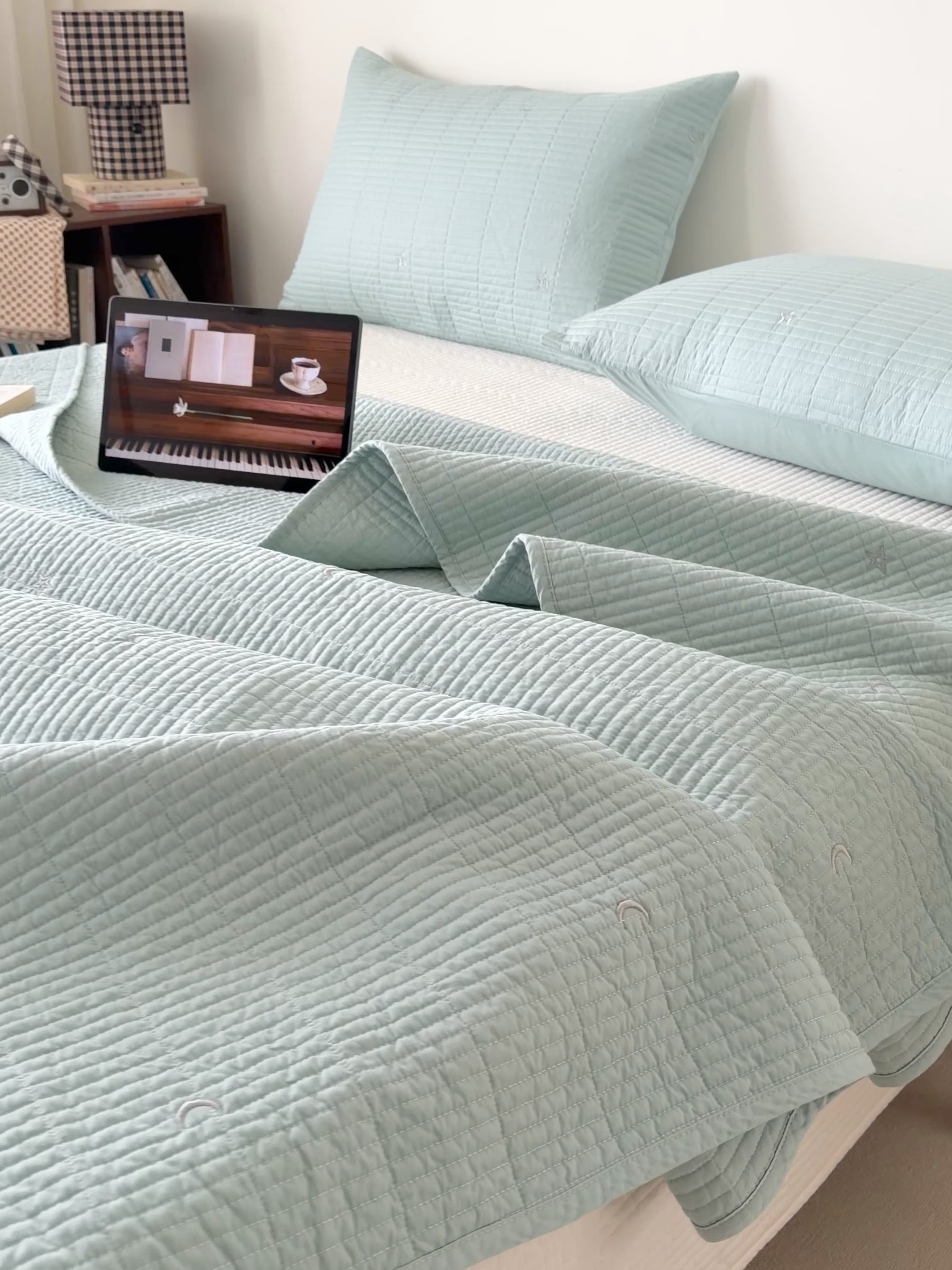 91家纺网 家纺一手货源 找家纺 沐纯家居 2026春夏新款全棉星月刺绣床盖三件套 星月蓝