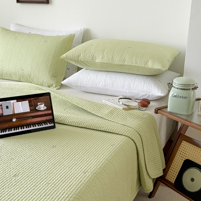 91家纺网 家纺一手货源 找家纺 沐纯家居 2026春夏新款全棉星月刺绣床盖三件套 星月绿