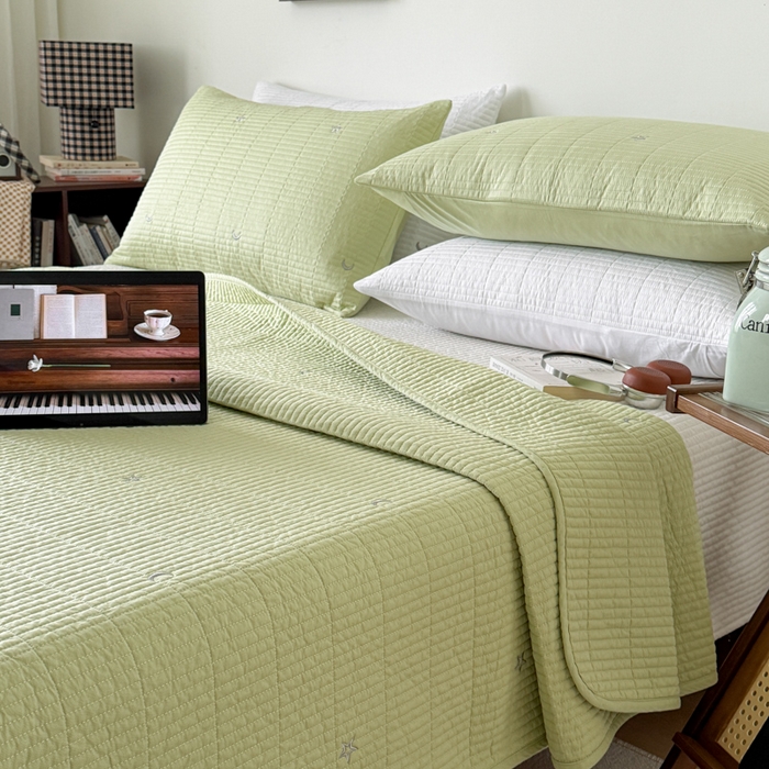 91家纺网 家纺一手货源 找家纺 沐纯家居 2026春夏新款全棉星月刺绣床盖三件套 星月绿