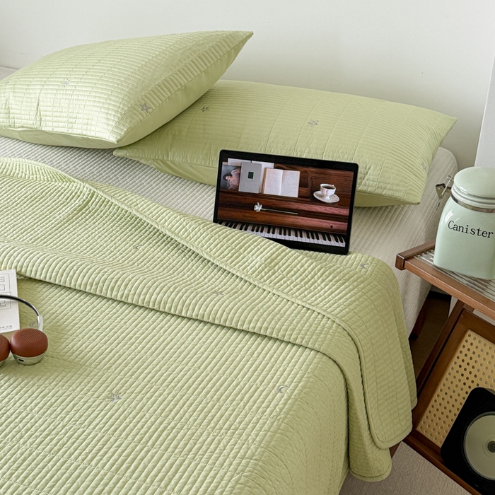 91家纺网 家纺一手货源 找家纺 沐纯家居 2026春夏新款全棉星月刺绣床盖三件套 星月绿