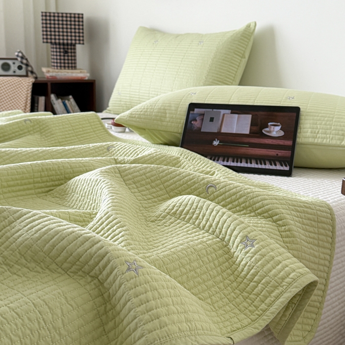 91家纺网 家纺一手货源 找家纺 沐纯家居 2026春夏新款全棉星月刺绣床盖三件套 星月绿