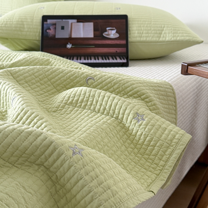 91家纺网 家纺一手货源 找家纺 沐纯家居 2026春夏新款全棉星月刺绣床盖三件套 星月绿