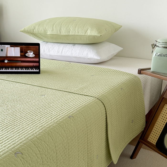 91家纺网 家纺一手货源 找家纺 沐纯家居 2026春夏新款全棉星月刺绣床盖三件套 星月绿