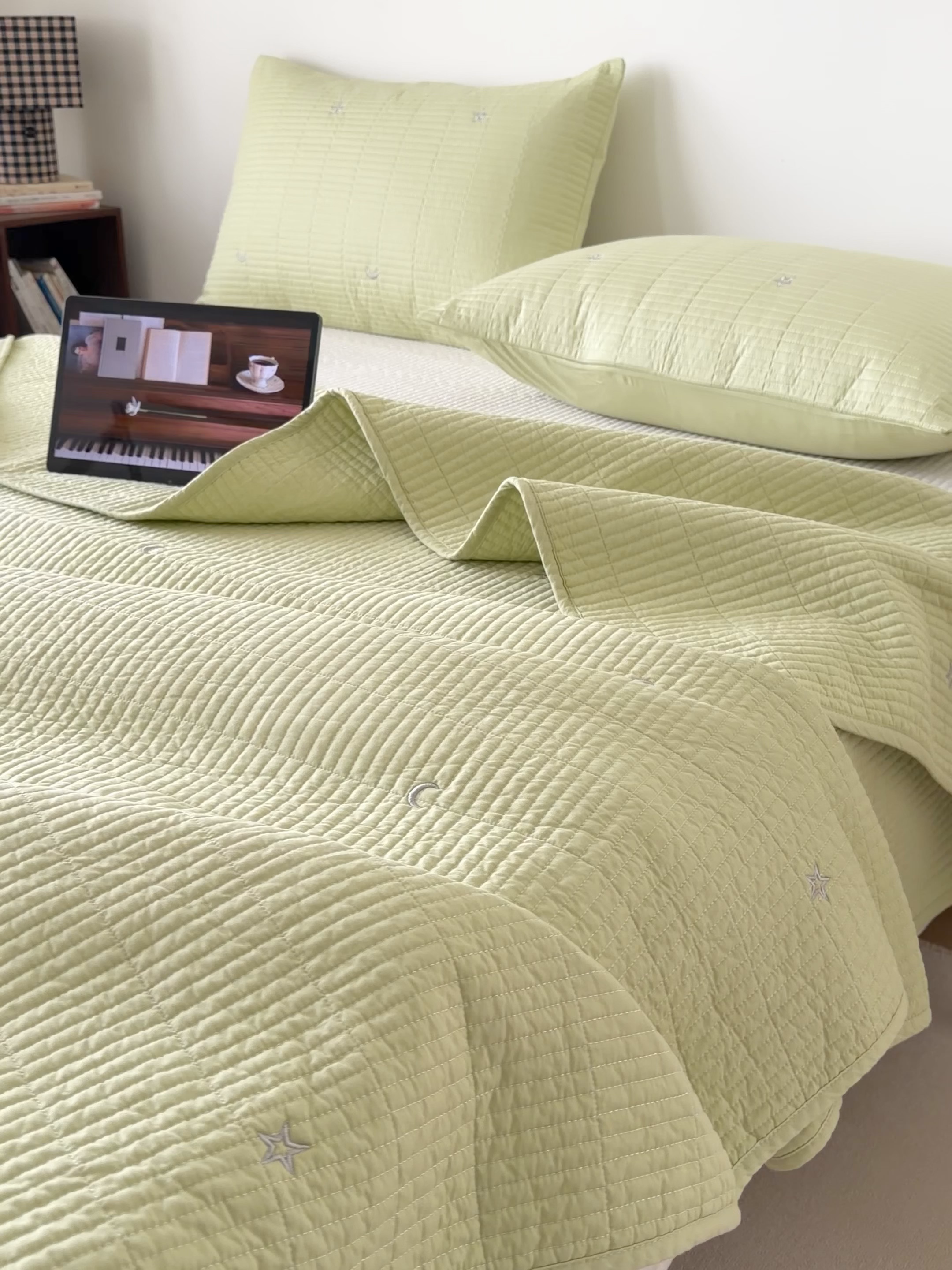 91家纺网 家纺一手货源 找家纺 沐纯家居 2026春夏新款全棉星月刺绣床盖三件套 星月绿