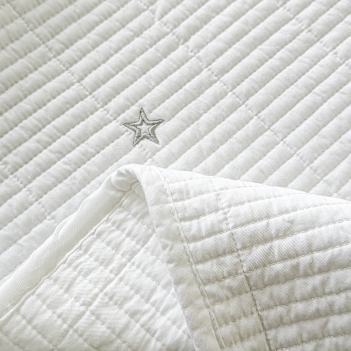 91家纺网 家纺一手货源 找家纺 沐纯家居 2026春夏新款全棉星月刺绣床盖三件套 星月白