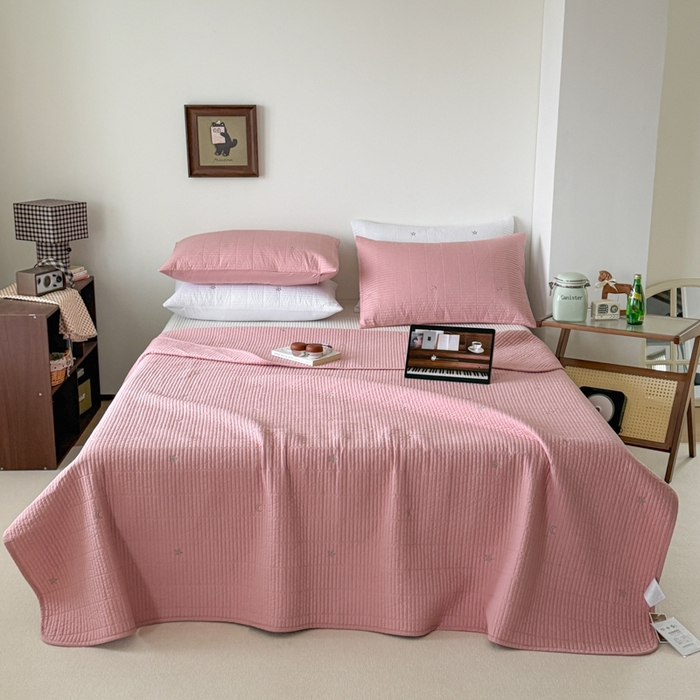 91家纺网 家纺一手货源 找家纺 沐纯家居 2026春夏新款全棉星月刺绣床盖三件套 星月粉