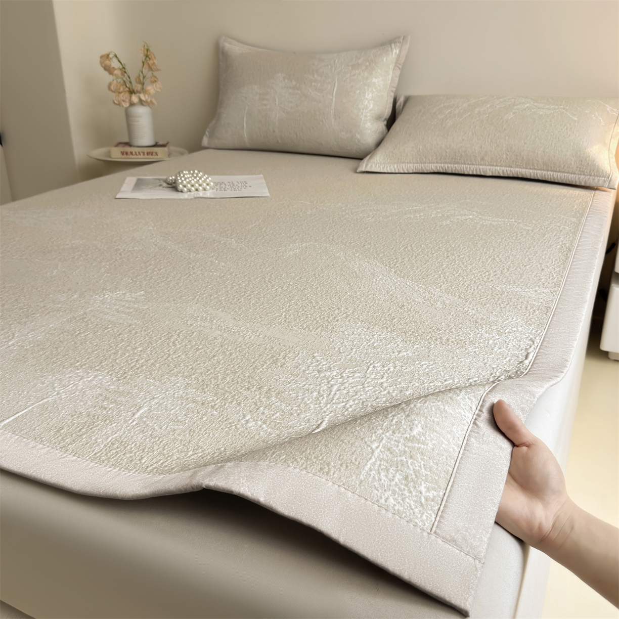 91家纺网 家纺一手货源 找家纺 慕木家纺 2026新品高端复合三明治PE乙纶双面提花610克冰豆豆凉席水墨丹青系列（提供买家秀） 床席款水墨丹青-卡其