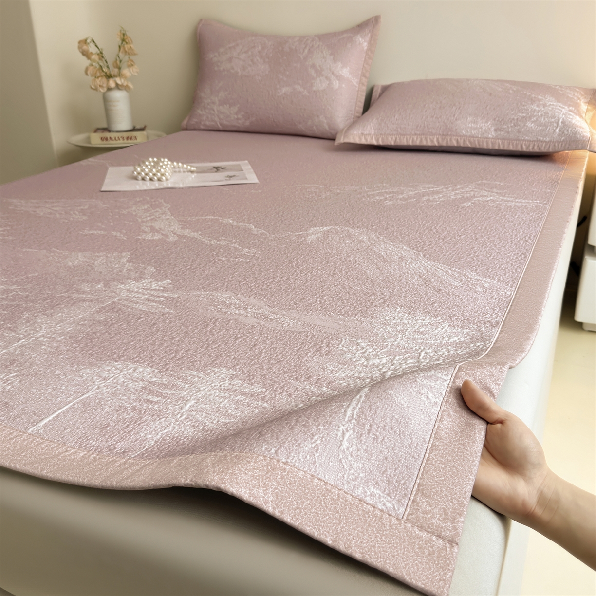 91家纺网 家纺一手货源 找家纺 慕木家纺 2026新品高端复合三明治PE乙纶双面提花610克冰豆豆凉席水墨丹青系列（提供买家秀） 床席款水墨丹青-粉