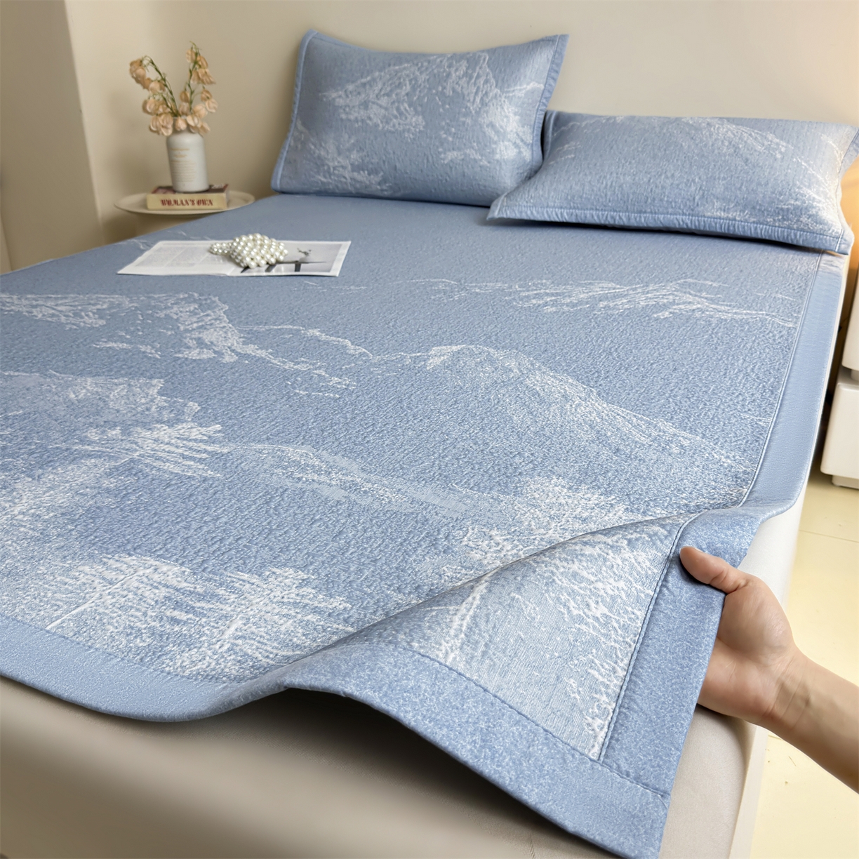 91家纺网 家纺一手货源 找家纺 慕木家纺 2026新品高端复合三明治PE乙纶双面提花610克冰豆豆凉席水墨丹青系列（提供买家秀） 床席款水墨丹青-蓝