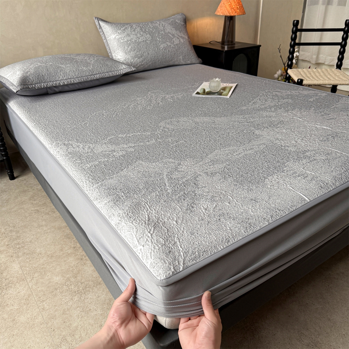 91家纺网 家纺一手货源 找家纺 慕木家纺 2026新品高端复合三明治PE乙纶双面提花610克冰豆豆凉席水墨丹青系列（提供买家秀） 床笠款水墨丹青-灰