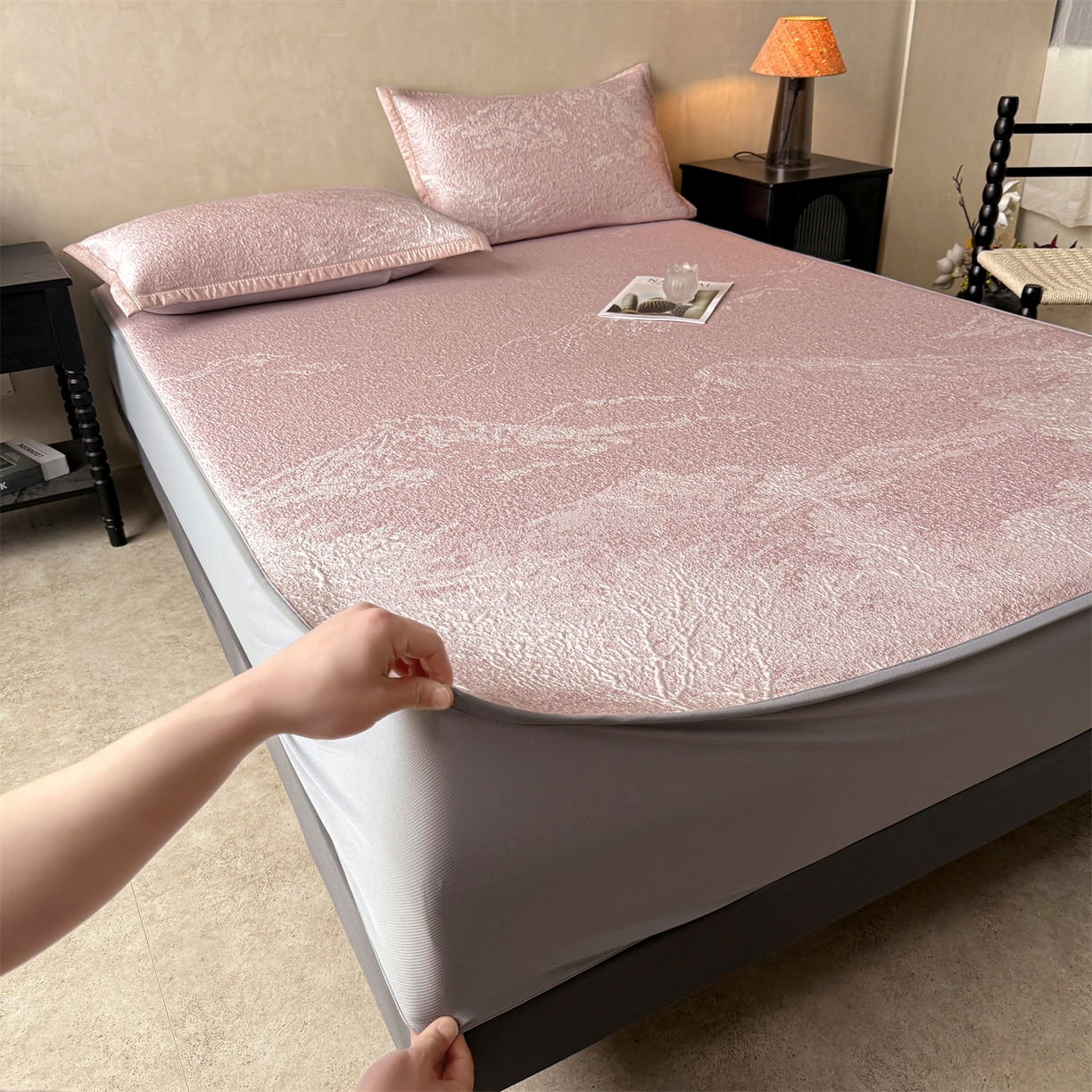 慕木家纺 2026新品高端复合三明治PE乙纶双面提花610克冰豆豆凉席水墨丹青系列（提供买家秀） 床笠款水墨丹青-粉