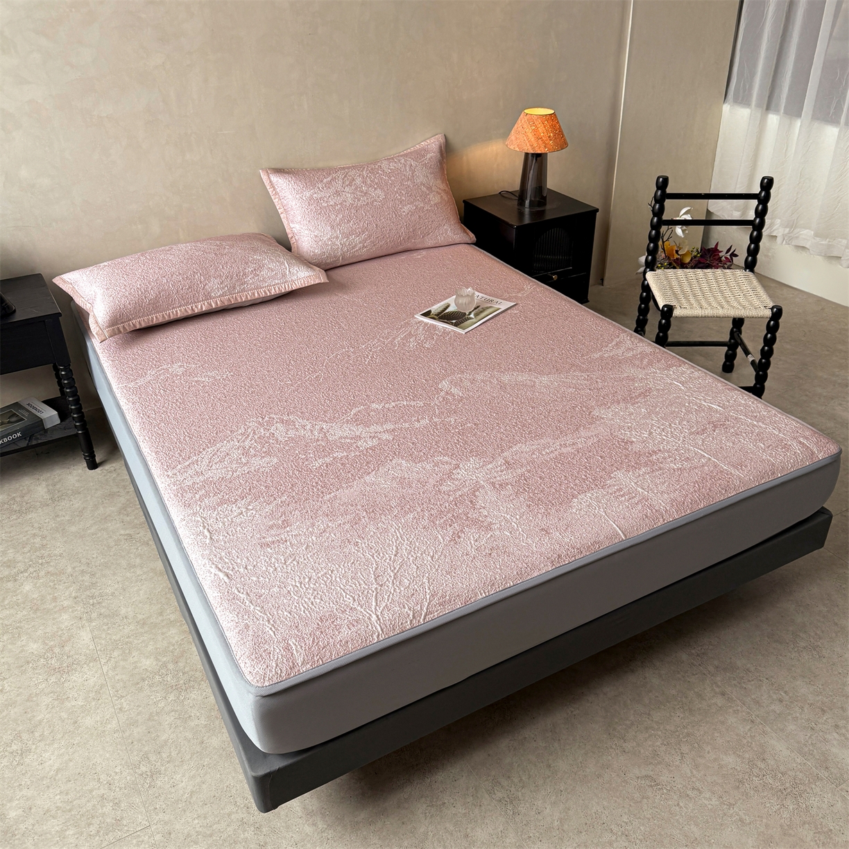 91家纺网 家纺一手货源 找家纺 慕木家纺 2026新品高端复合三明治PE乙纶双面提花610克冰豆豆凉席水墨丹青系列（提供买家秀） 床笠款水墨丹青-粉