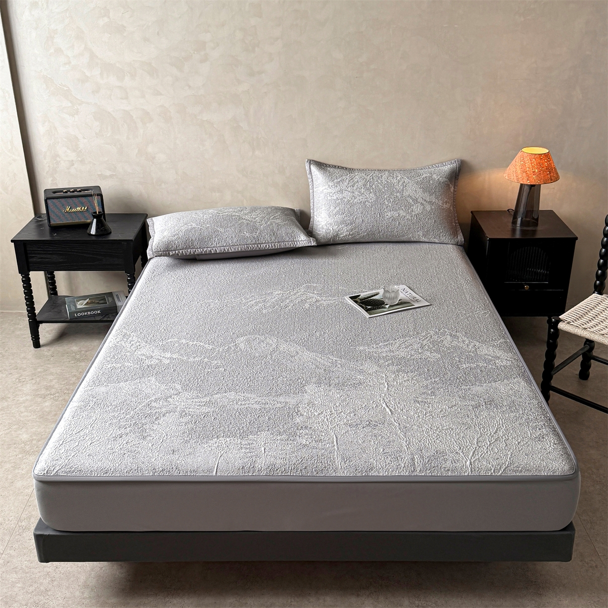 91家纺网 家纺一手货源 找家纺 慕木家纺 2026新品高端复合三明治PE乙纶双面提花610克冰豆豆凉席水墨丹青系列（提供买家秀） 床笠款水墨丹青-灰