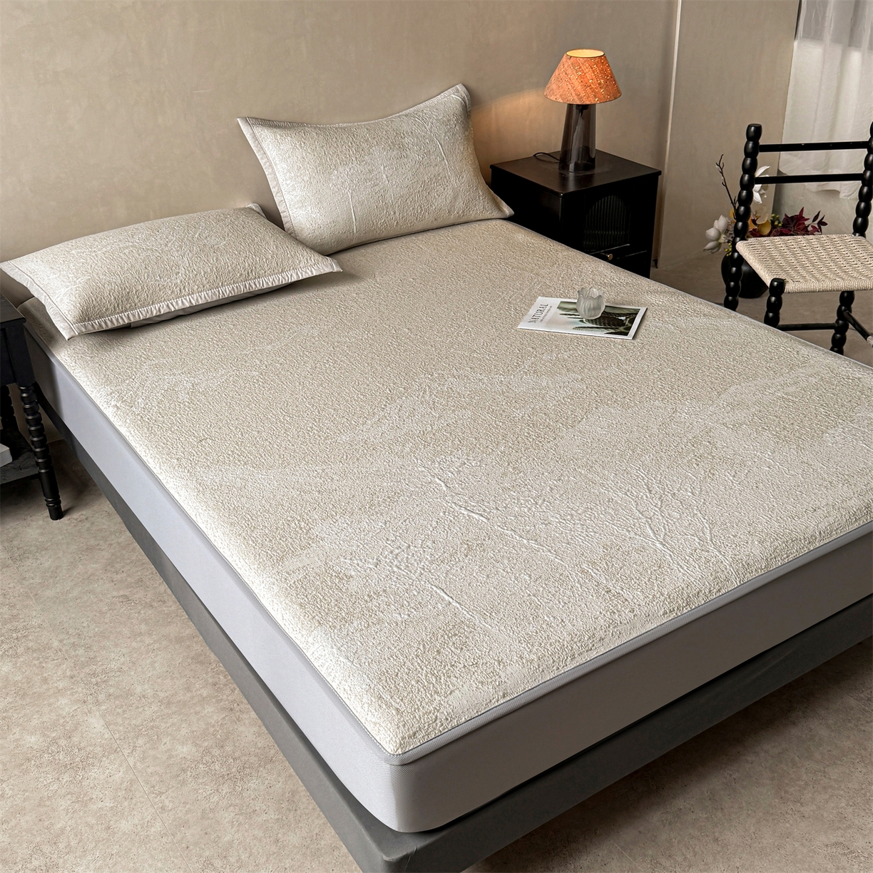 91家纺网 家纺一手货源 找家纺 慕木家纺 2026新品高端复合三明治PE乙纶双面提花610克冰豆豆凉席水墨丹青系列（提供买家秀） 床笠款水墨丹青-卡其