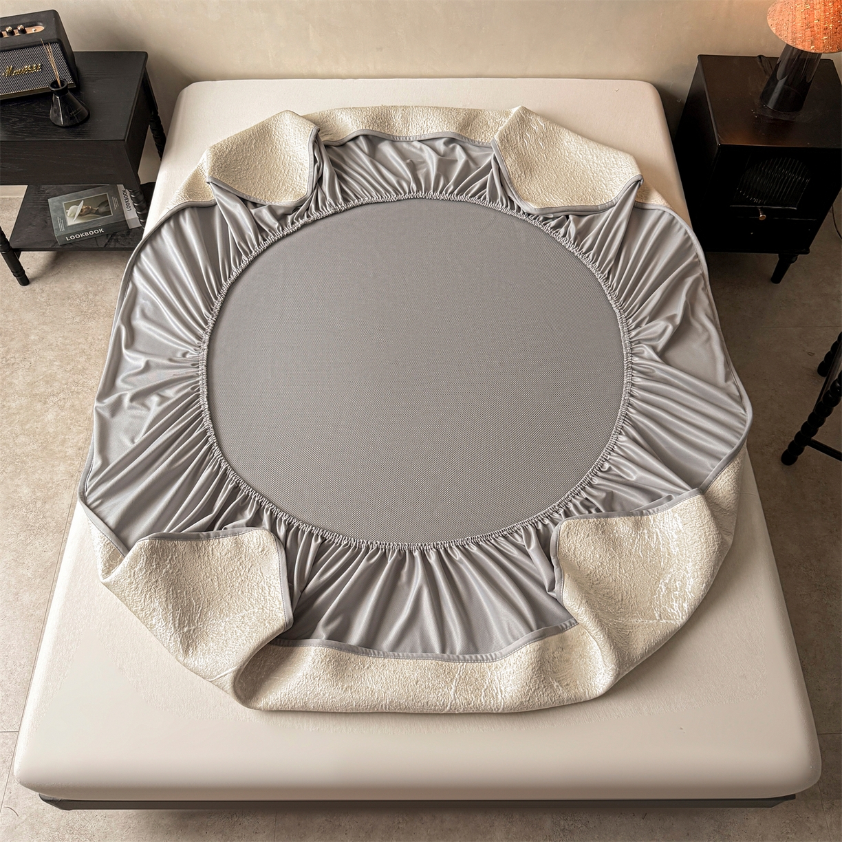 91家纺网 家纺一手货源 找家纺 慕木家纺 2026新品高端复合三明治PE乙纶双面提花610克冰豆豆凉席水墨丹青系列（提供买家秀） 床笠款水墨丹青-卡其