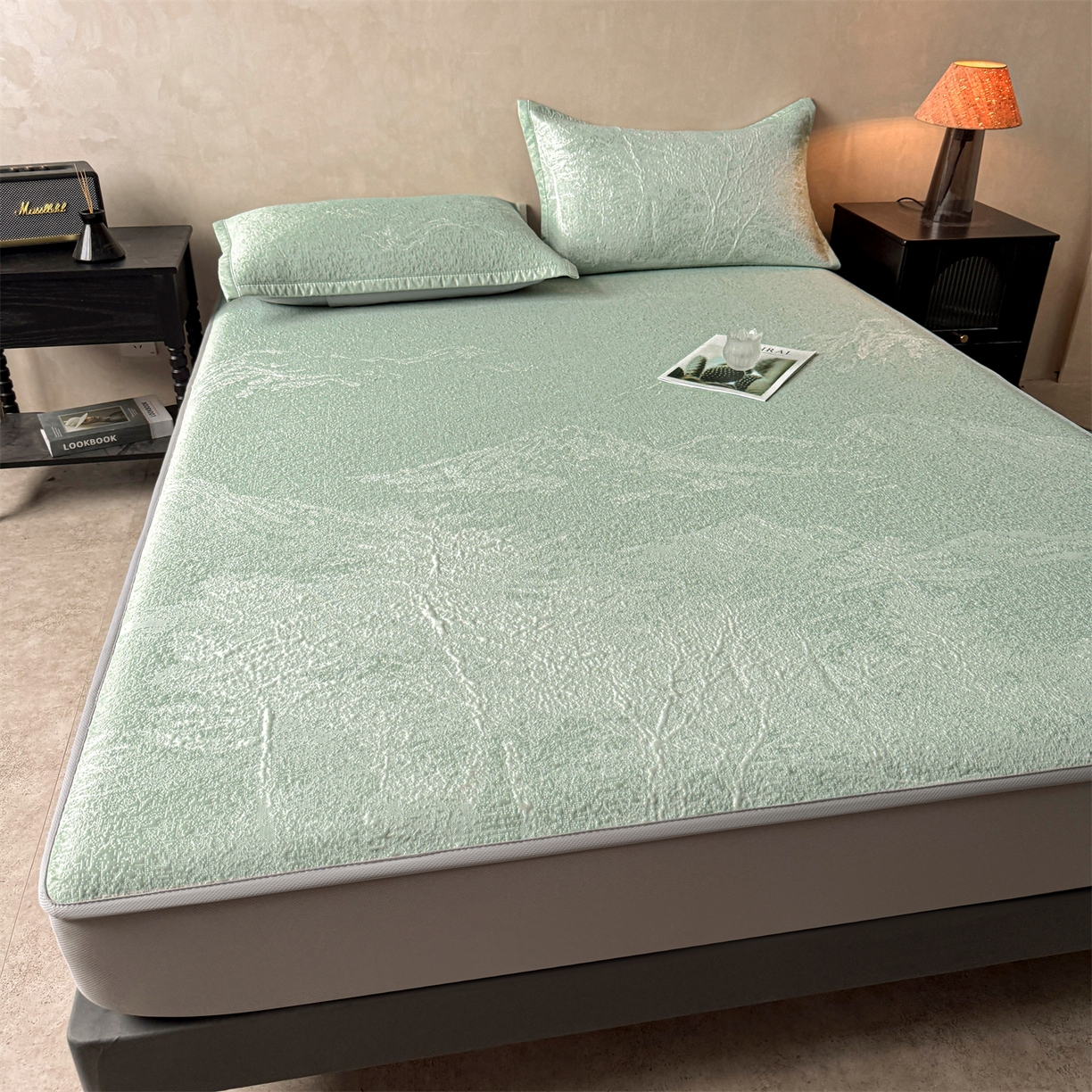 91家纺网 家纺一手货源 找家纺 慕木家纺 2026新品高端复合三明治PE乙纶双面提花610克冰豆豆凉席水墨丹青系列（提供买家秀） 床笠款水墨丹青-绿