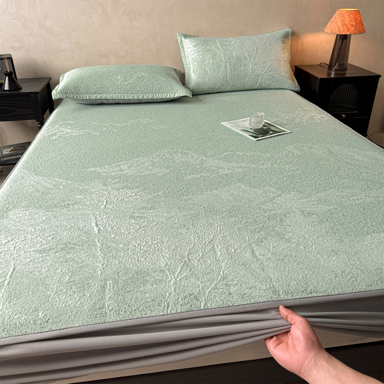 91家纺网 家纺一手货源 找家纺 慕木家纺 2026新品高端复合三明治PE乙纶双面提花610克冰豆豆凉席水墨丹青系列（提供买家秀） 床笠款水墨丹青-绿