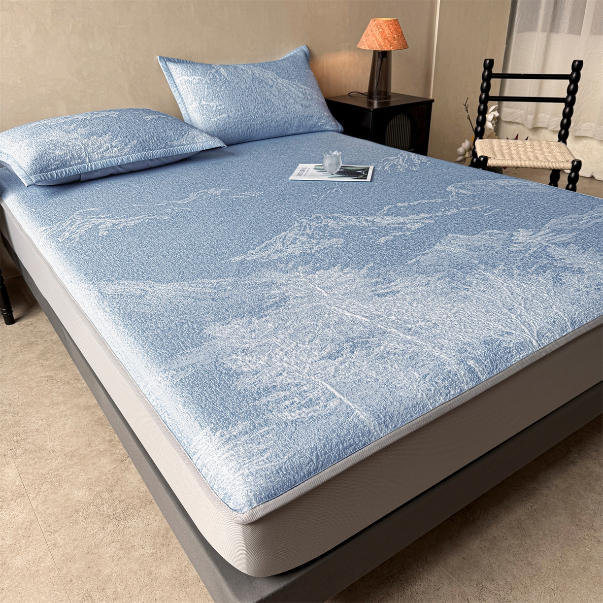 91家纺网 家纺一手货源 找家纺 慕木家纺 2026新品高端复合三明治PE乙纶双面提花610克冰豆豆凉席水墨丹青系列（提供买家秀） 床笠款水墨丹青-蓝