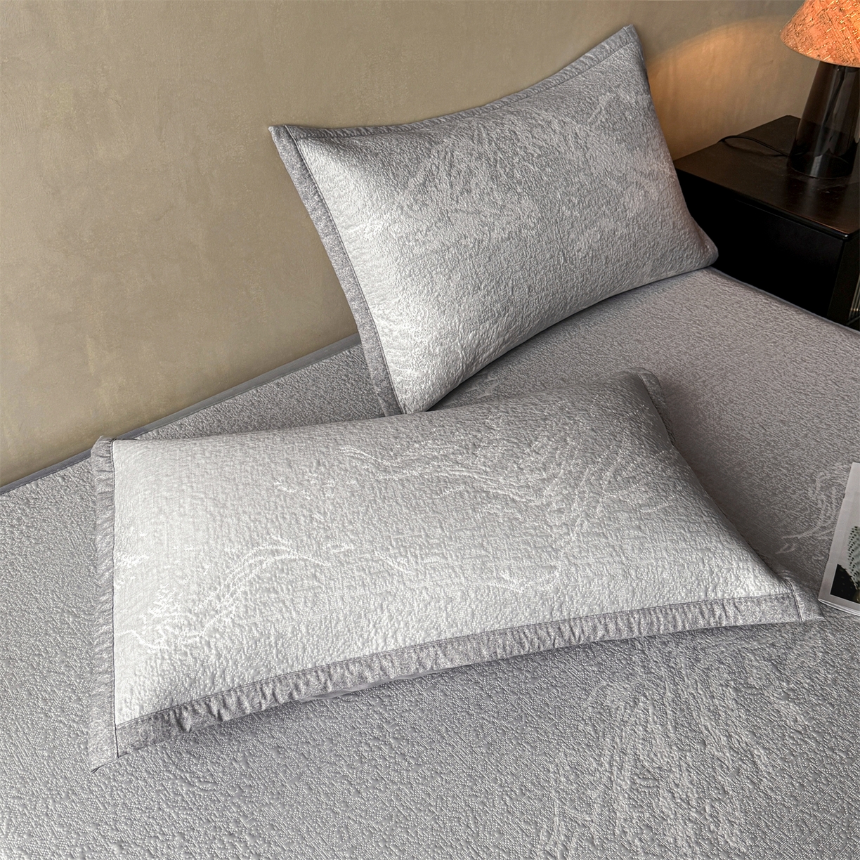 91家纺网 家纺一手货源 找家纺 慕木家纺 2026新品高端复合三明治PE乙纶双面提花610克冰豆豆凉席水墨丹青系列（提供买家秀） 床笠款水墨丹青-灰