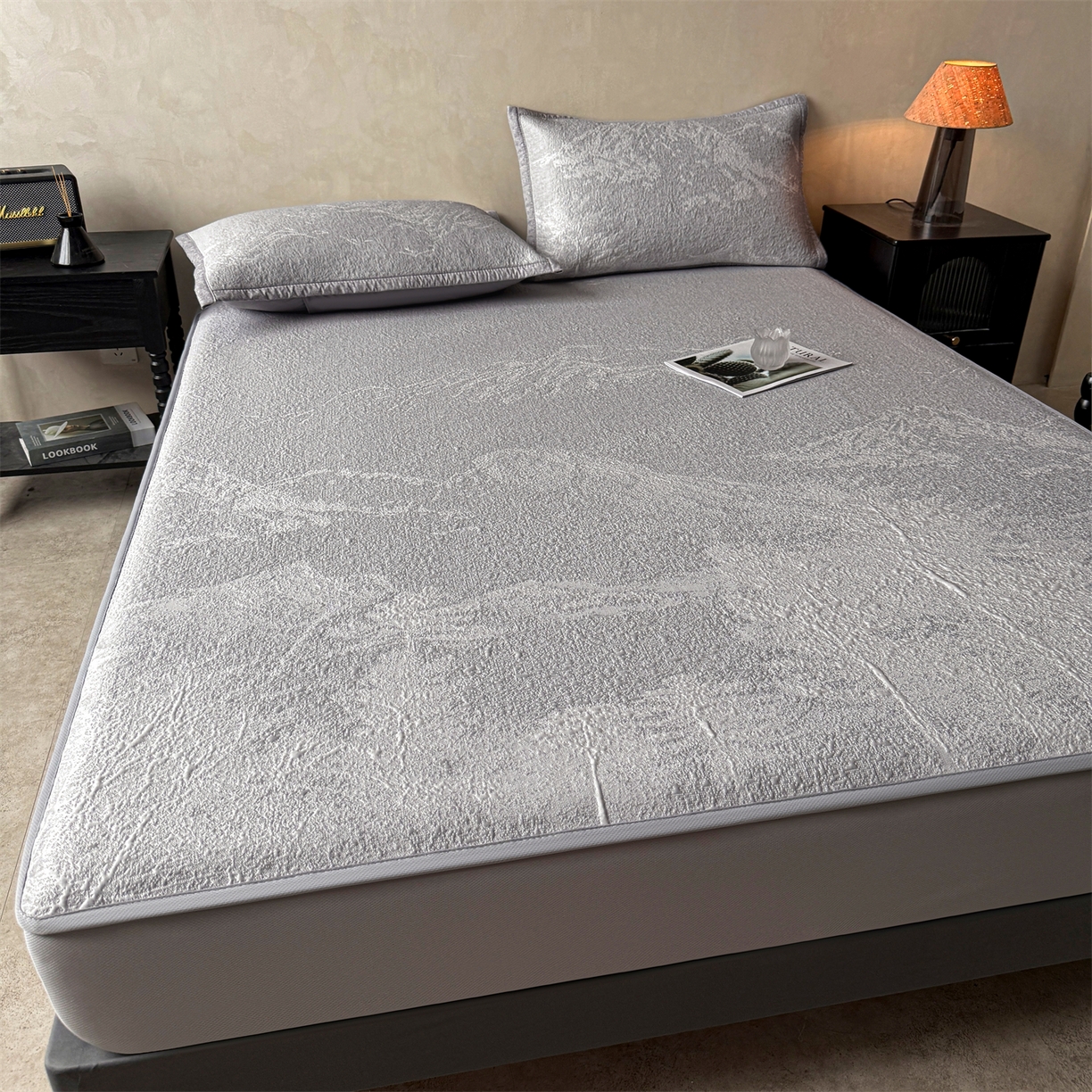 91家纺网 家纺一手货源 找家纺 慕木家纺 2026新品高端复合三明治PE乙纶双面提花610克冰豆豆凉席水墨丹青系列（提供买家秀） 床笠款水墨丹青-灰