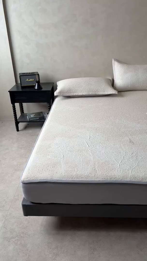 91家纺网 家纺一手货源 找家纺 慕木家纺 2026新品高端复合三明治PE乙纶双面提花610克冰豆豆凉席水墨丹青系列（提供买家秀） 床笠款水墨丹青-卡其