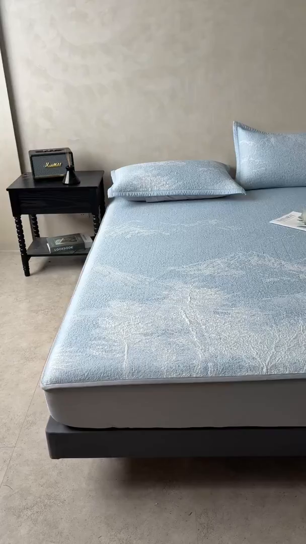 91家纺网 家纺一手货源 找家纺 慕木家纺 2026新品高端复合三明治PE乙纶双面提花610克冰豆豆凉席水墨丹青系列（提供买家秀） 床笠款水墨丹青-蓝